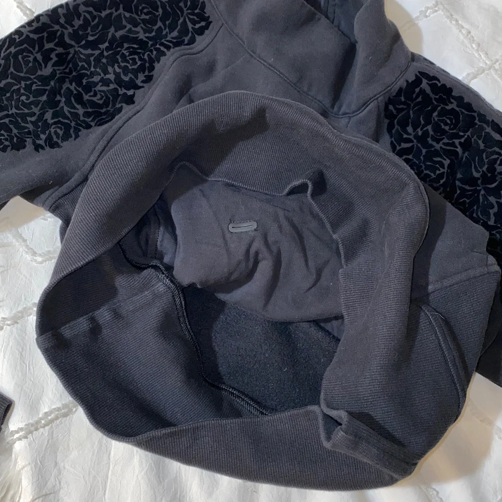 lululemon | Floral Flock Pullover Black Velvet Terry 1/4 Zip Sweater Size 4